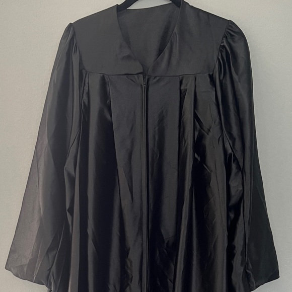SOLD Masters graduation gown - Picture 2 of 4